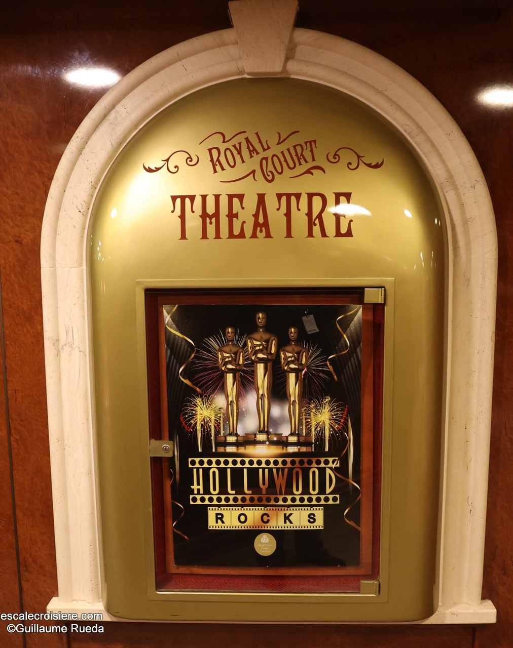 Queen Victoria - Théâtre Royal Court Theater