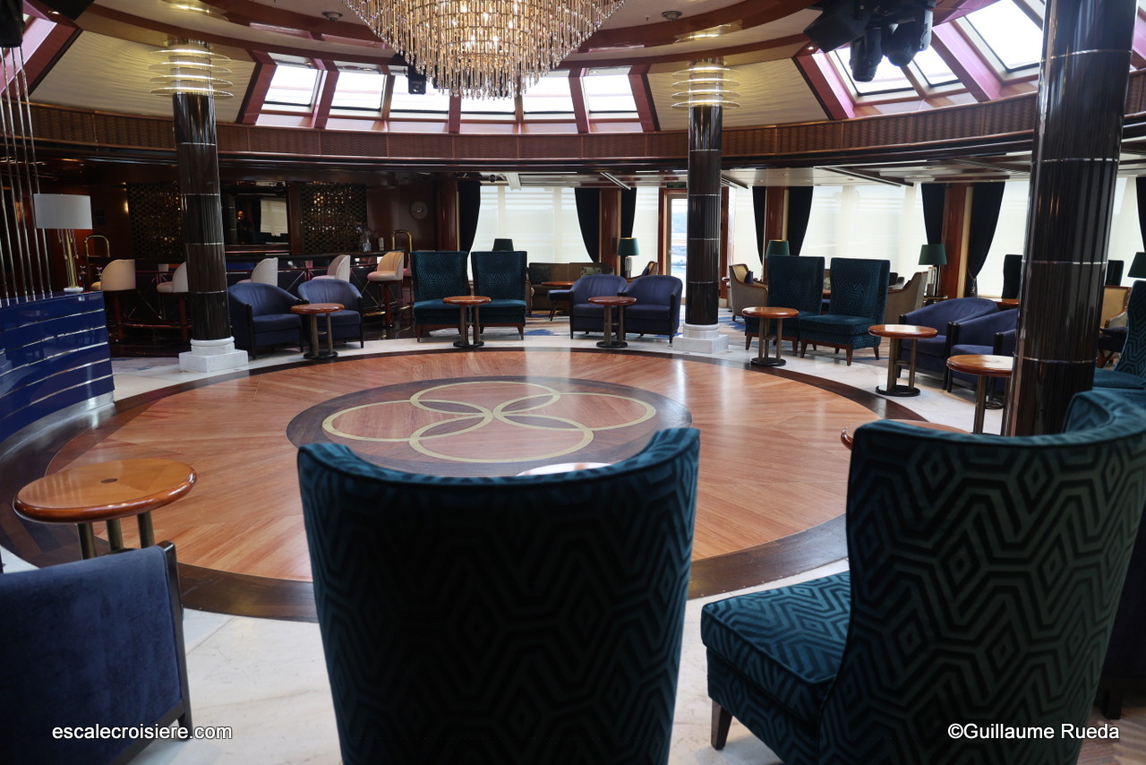 Queen Victoria - Yacht Club