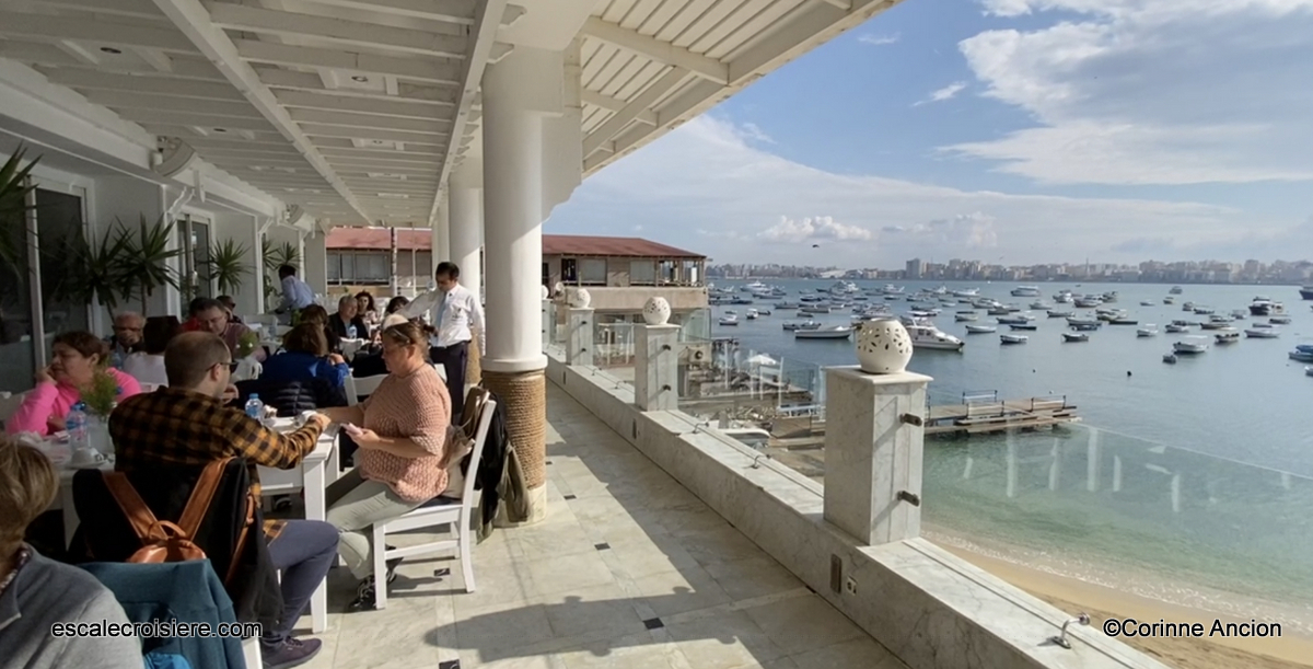 Alexandrie baie - En terrasse près du Fort Qytbay