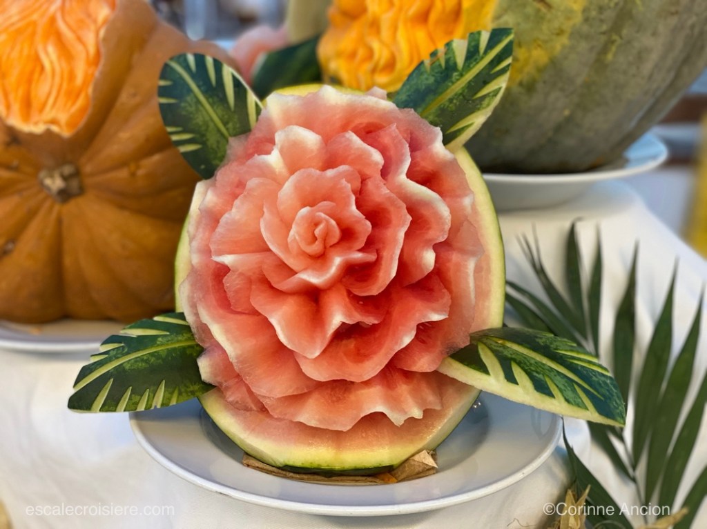 Celestyal Crystal - Déco buffet - Sculpture sur fruits