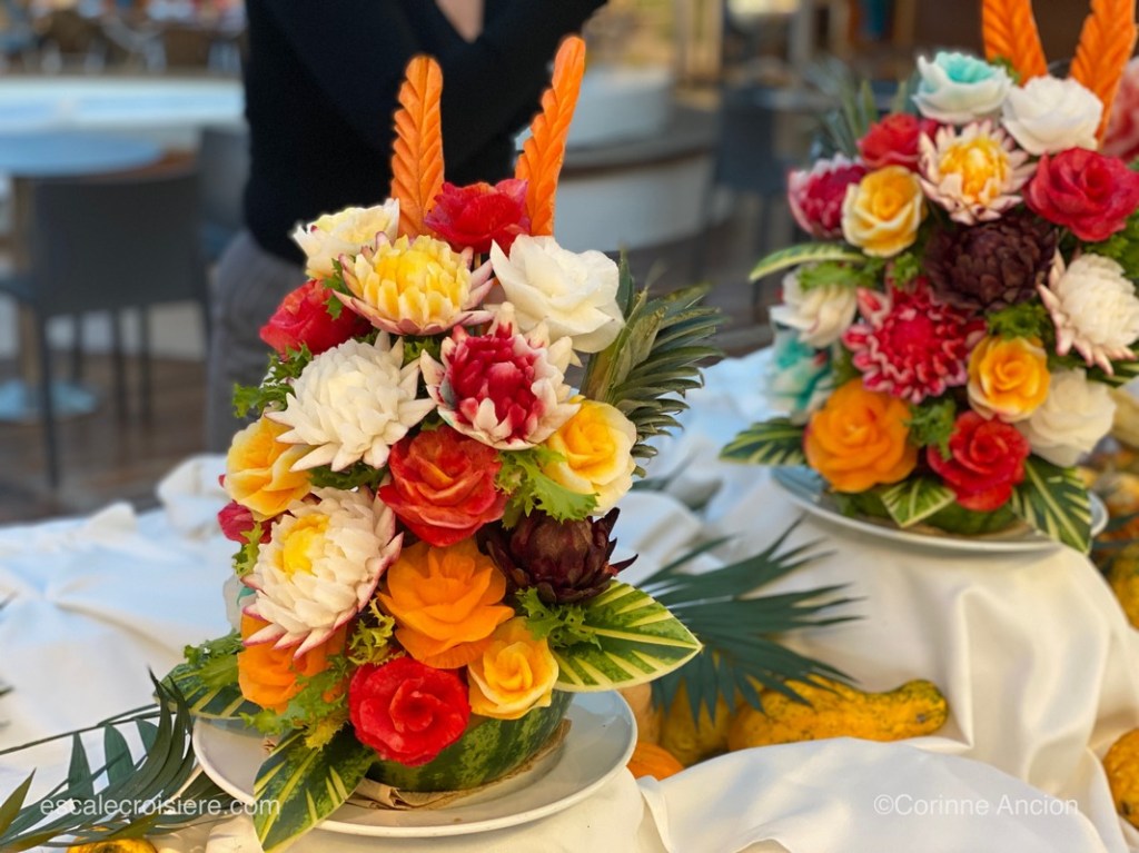 Celestyal Crystal - Déco buffet - Sculpture sur fruits