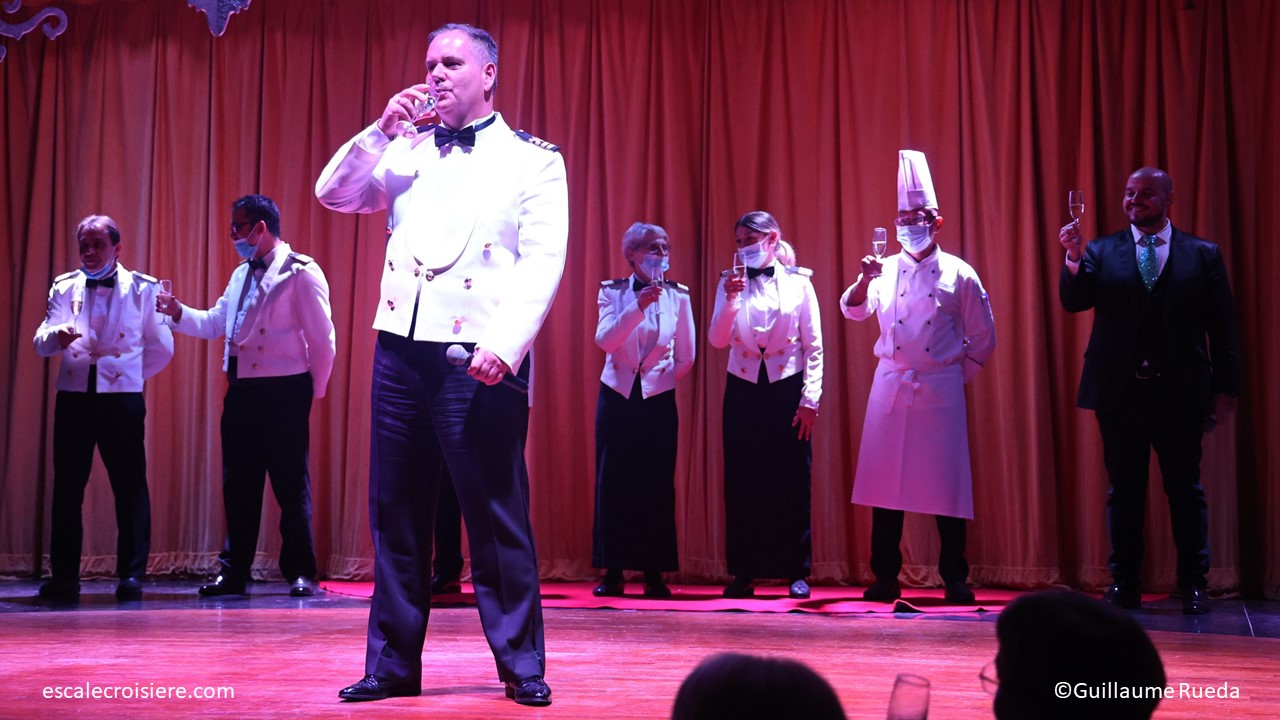 Présentation des officiers - Celestyal Crystal