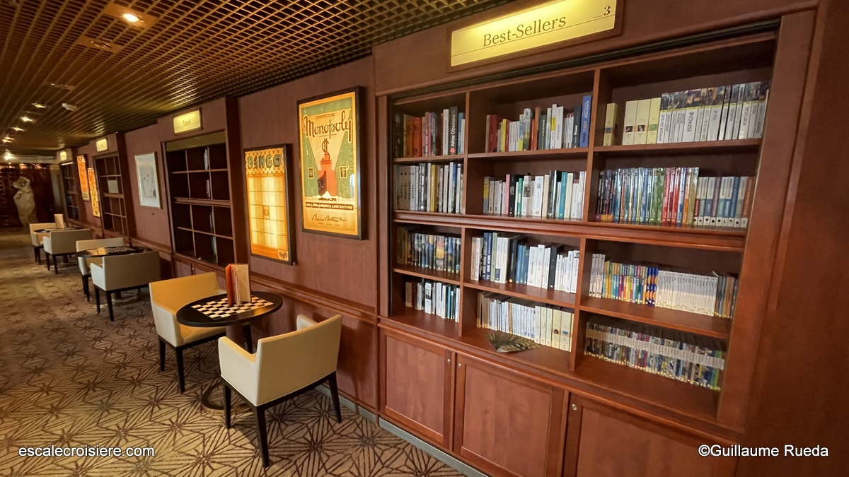 Bibliothèque Café Explorateurs Renaissance CFC Croisières (2)