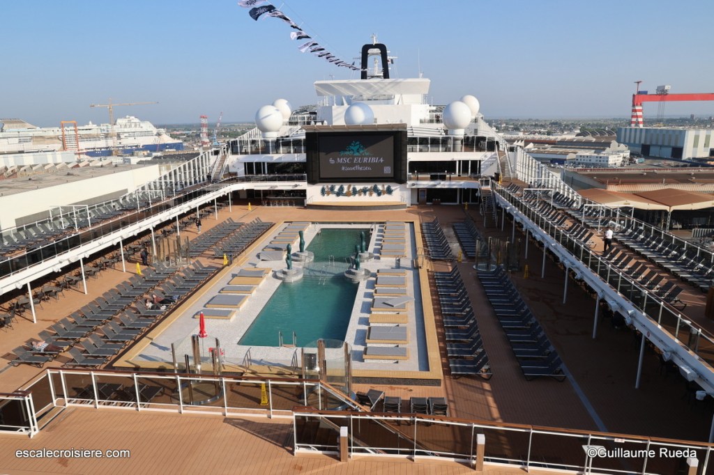 Piscine centrale - Atmosphere Pool - MSC Euribia