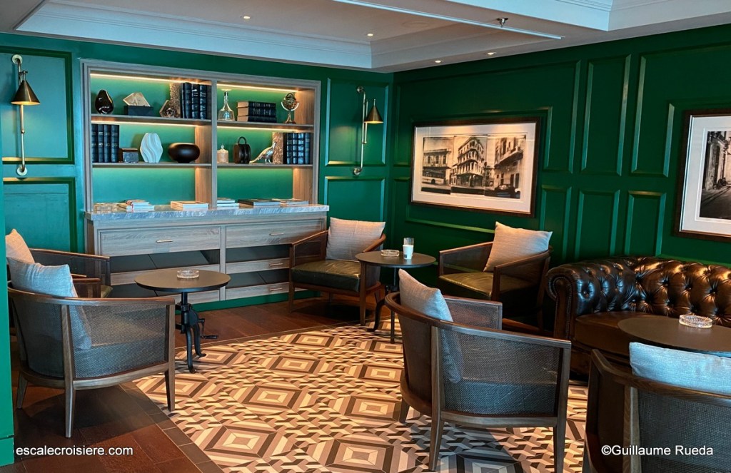 Smoking Lounge - Vista - Oceania