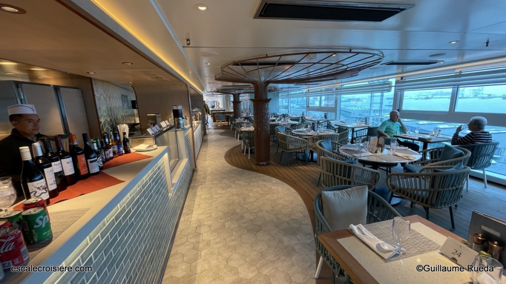 Waves Grill - Vista - Oceania