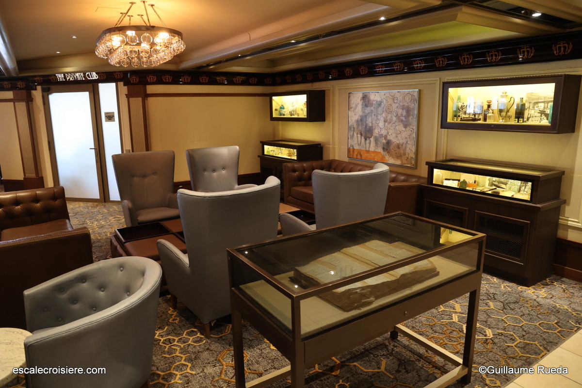 Carnival Legend - Alchemy bar