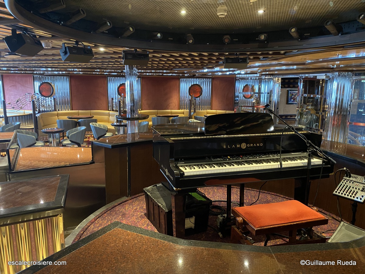 Carnival Legend - Billie's Piano Bar