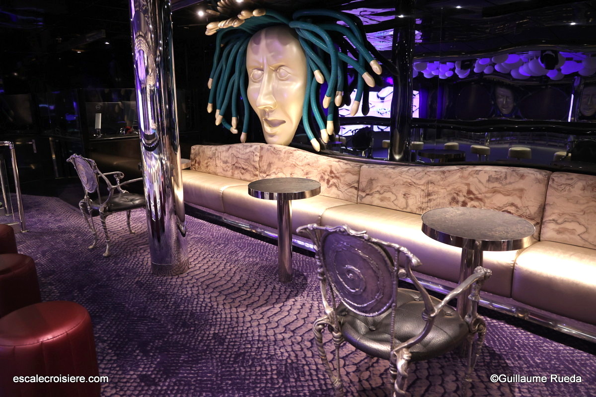 Carnival Legend - Discothèque Medusa's Lair