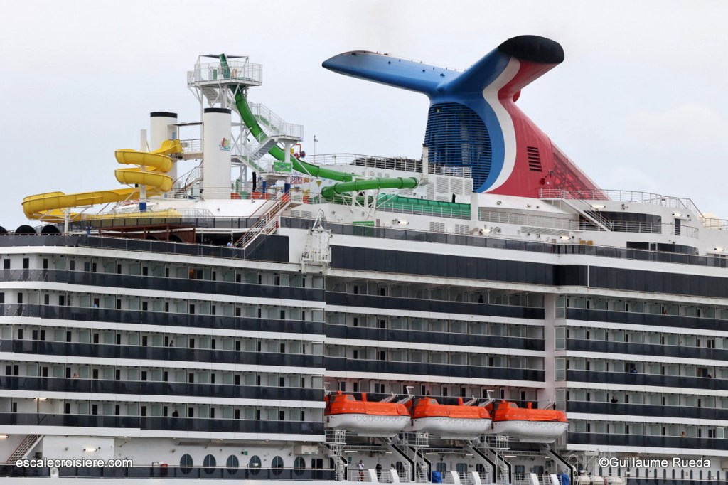 Carnival Legend - Toboggans