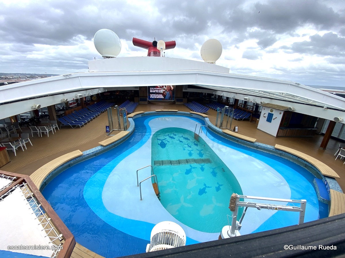Carnival Legend - Piscine intérieure