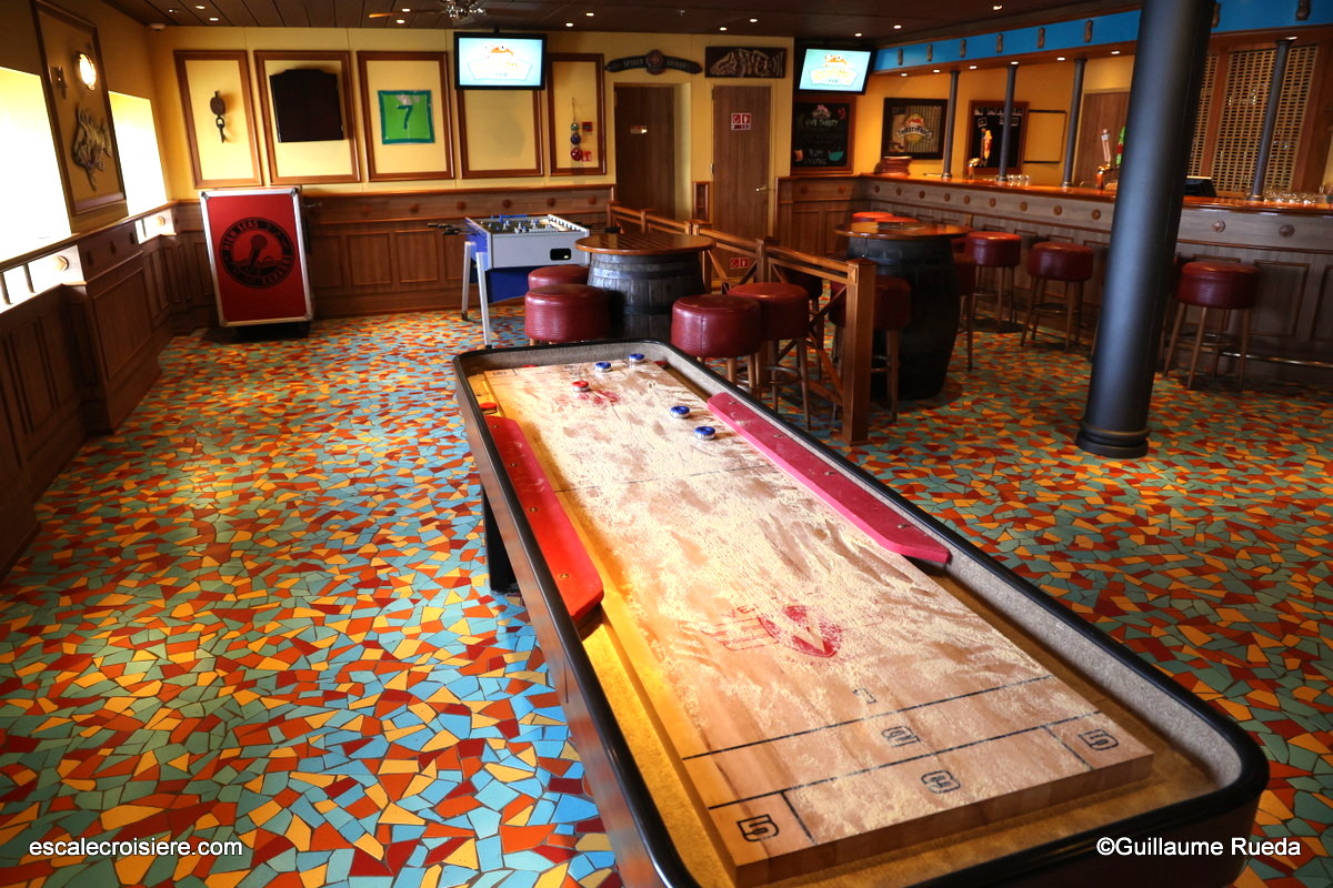 Carnival Legend - RedFrog Pub