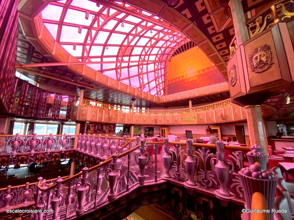 Carnival Legend - steakhouse Fahrenheit 555