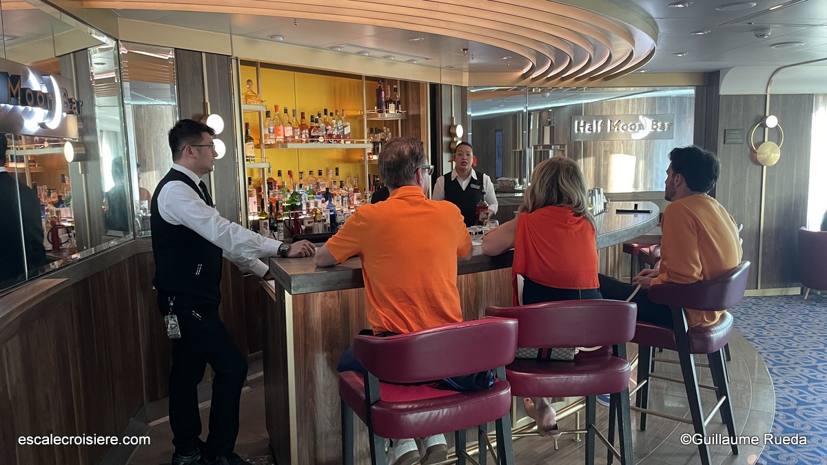 Half Moon Bar - MS Rotterdam - HAL