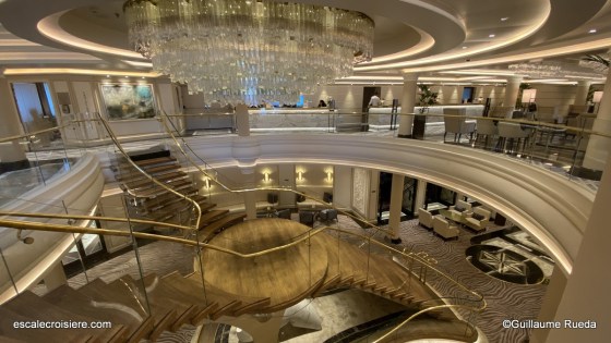 Splendor Atruim Seven Seas Splendor | Escale croisière