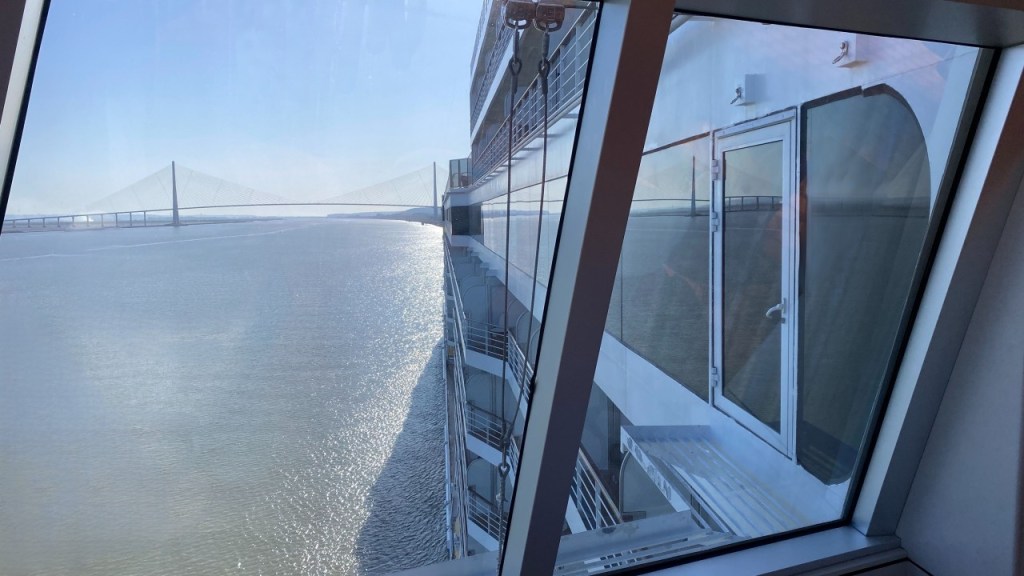 Observation Lounge - Seven Seas Splendor - Regent - Honfleur