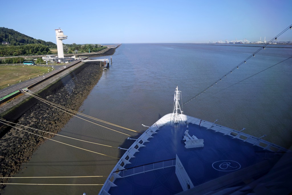 Observation Lounge - Seven Seas Splendor - Regent - Honfleur