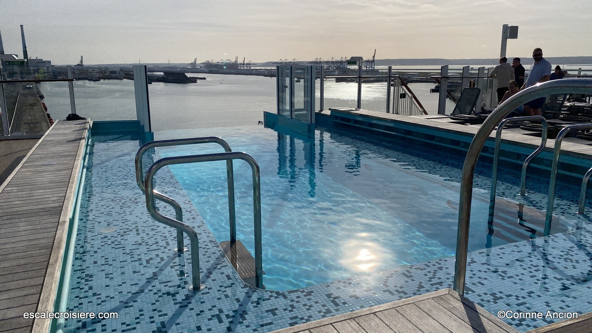 Panorama Pool - Arvia - P&O Cruises