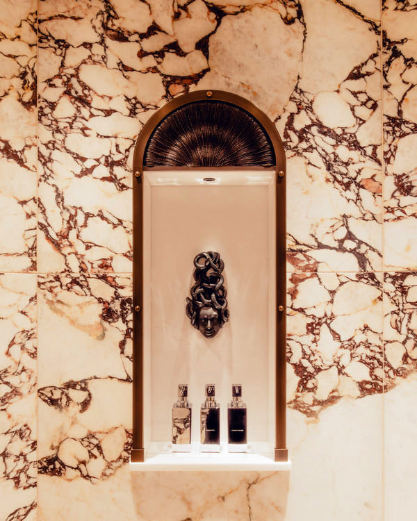 Orient Express Corinthian Bathroom Detail - ©Alixe Lay - Orient Express