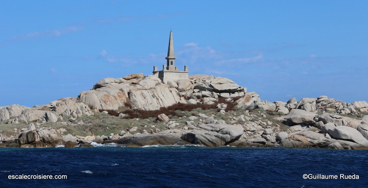 Iles Lavezzi - Monument de La Sémillante - LBO