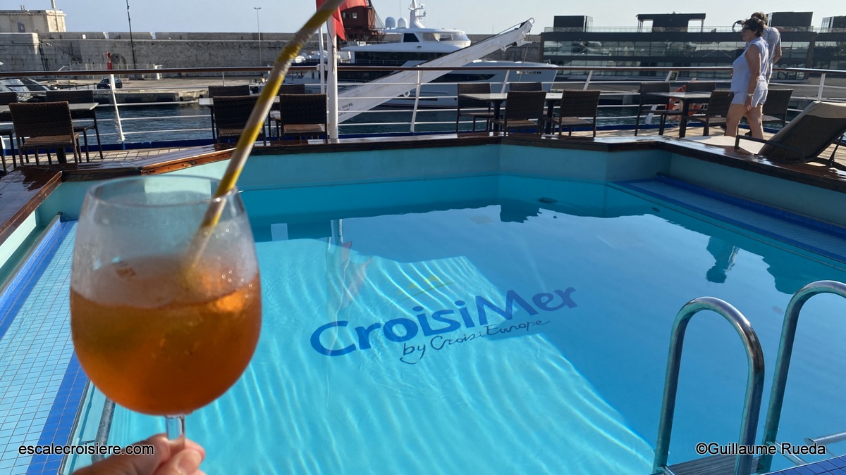 La Belle des Océans - CroisiEurope - Bar Piscine