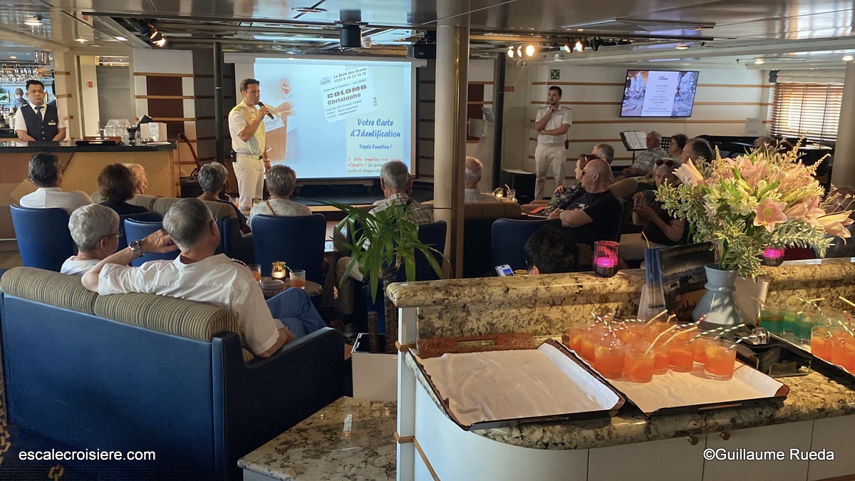 La Belle des Océans - CroisiEurope - Explorer Lounge