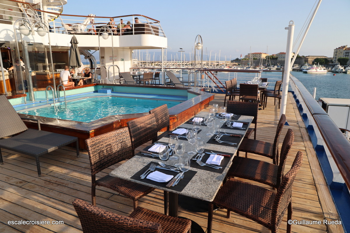 La Belle des Océans - CroisiEurope - Grill Piscine - Ajaccio