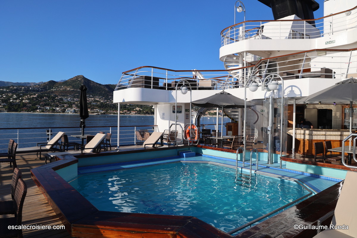La Belle des Océans - CroisiEurope - Piscine - Ile Rousse
