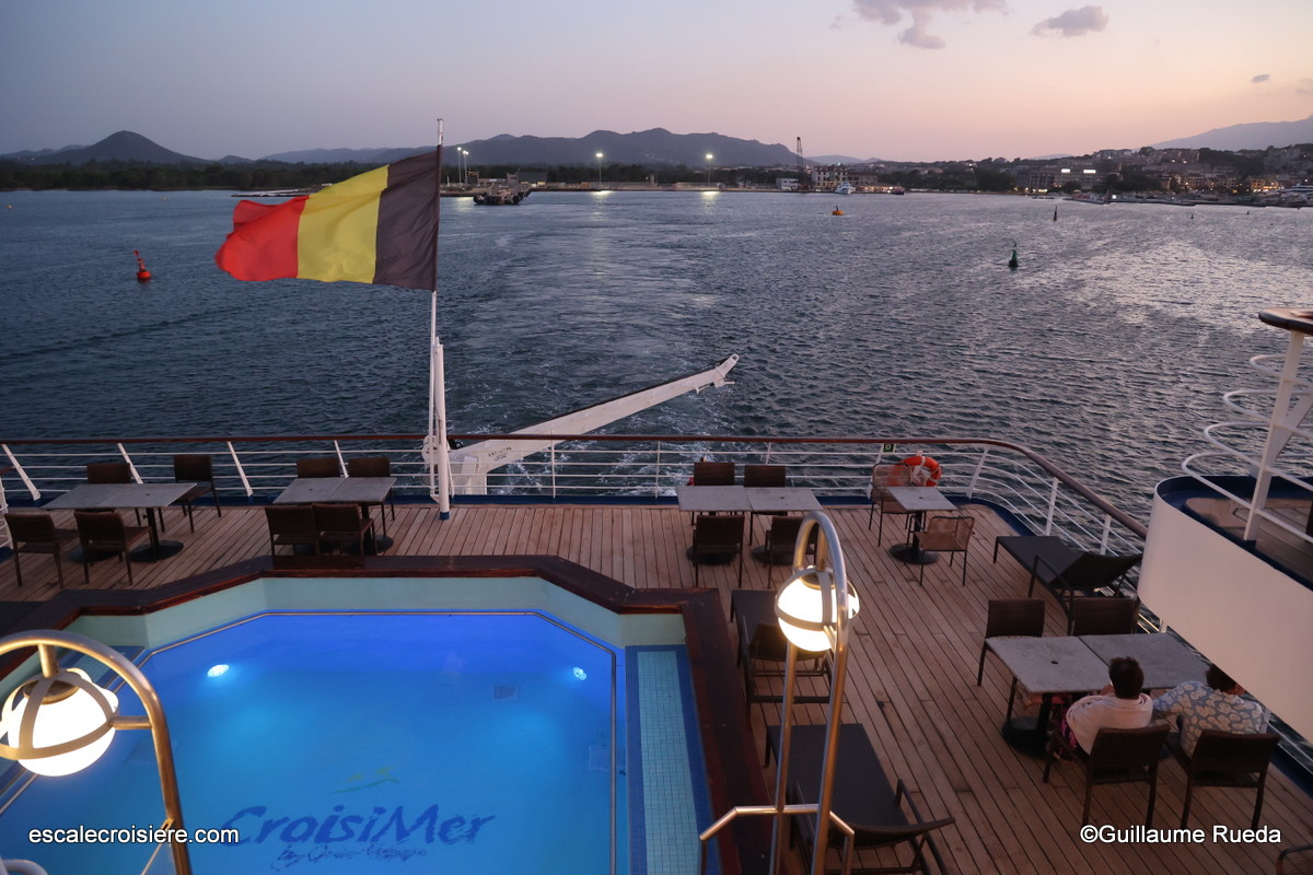 La Belle des Océans - CroisiEurope - Piscine - Porto Vecchio