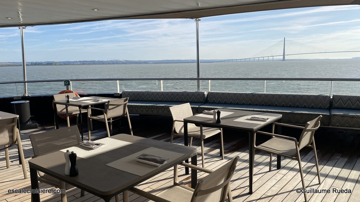 Azure Bar & Café - Scenic Eclipse