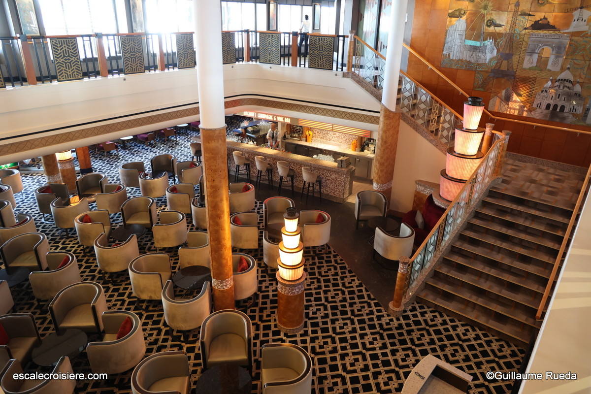 Magnum's Champagne & Wine bar - Norwegian Jewel