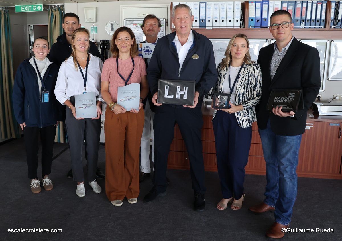 Echange de plaques - Norwegian Jewel