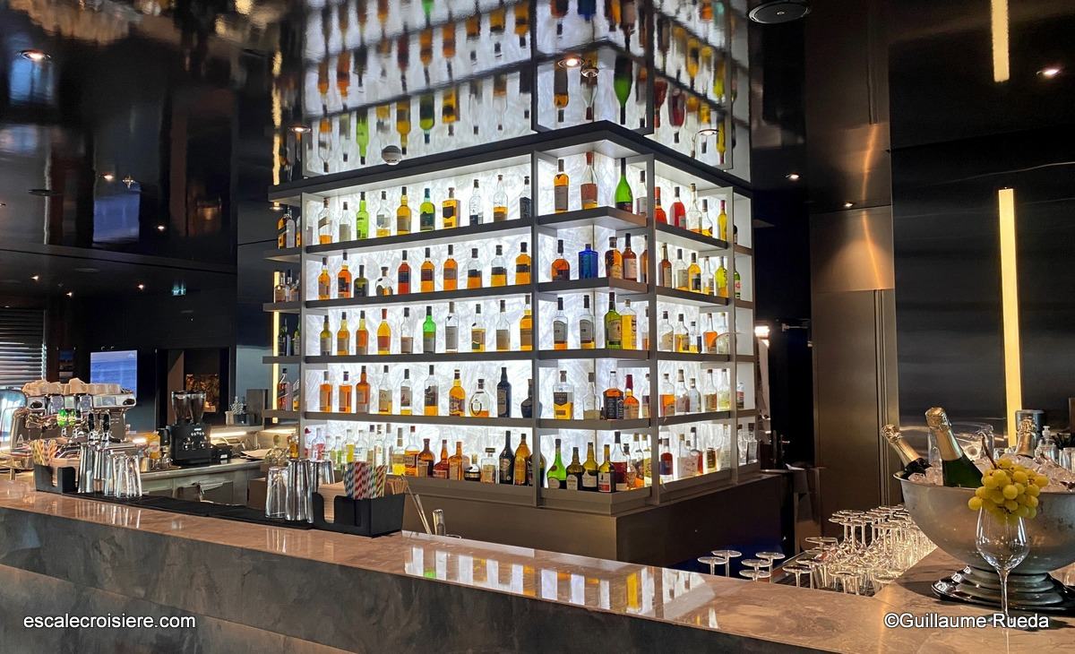 Scenic lounge bar - Scenic Eclipse