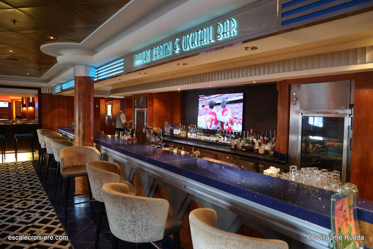 Shakers Martini & Cocktail bar - Norwegian Jewel