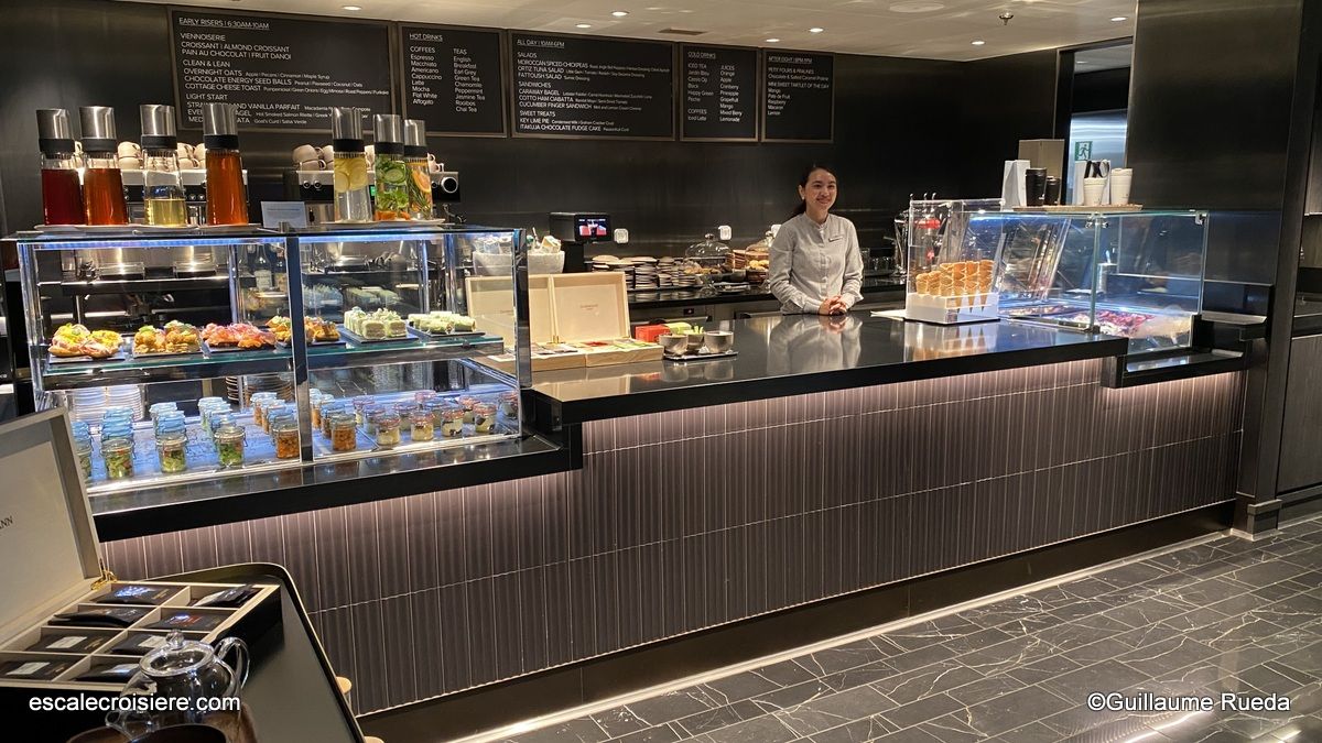 The Linving Room - Ilma - The Ritz-Carlton Yacht Collection