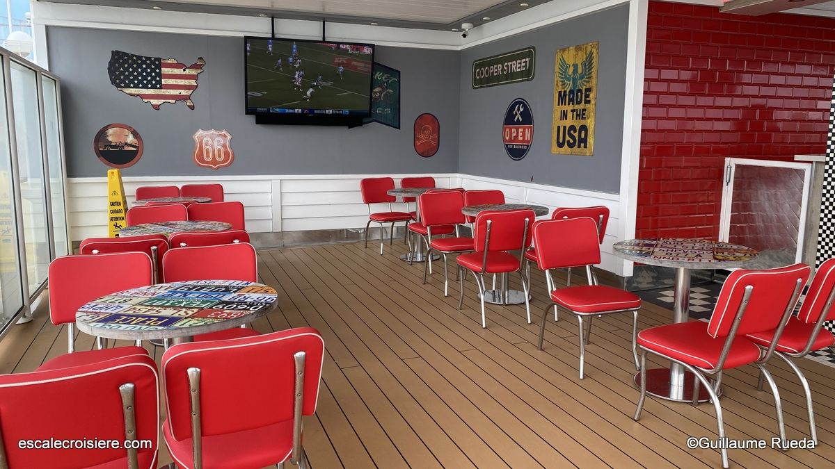 The Pit Stop bar - Norwegian Jewel
