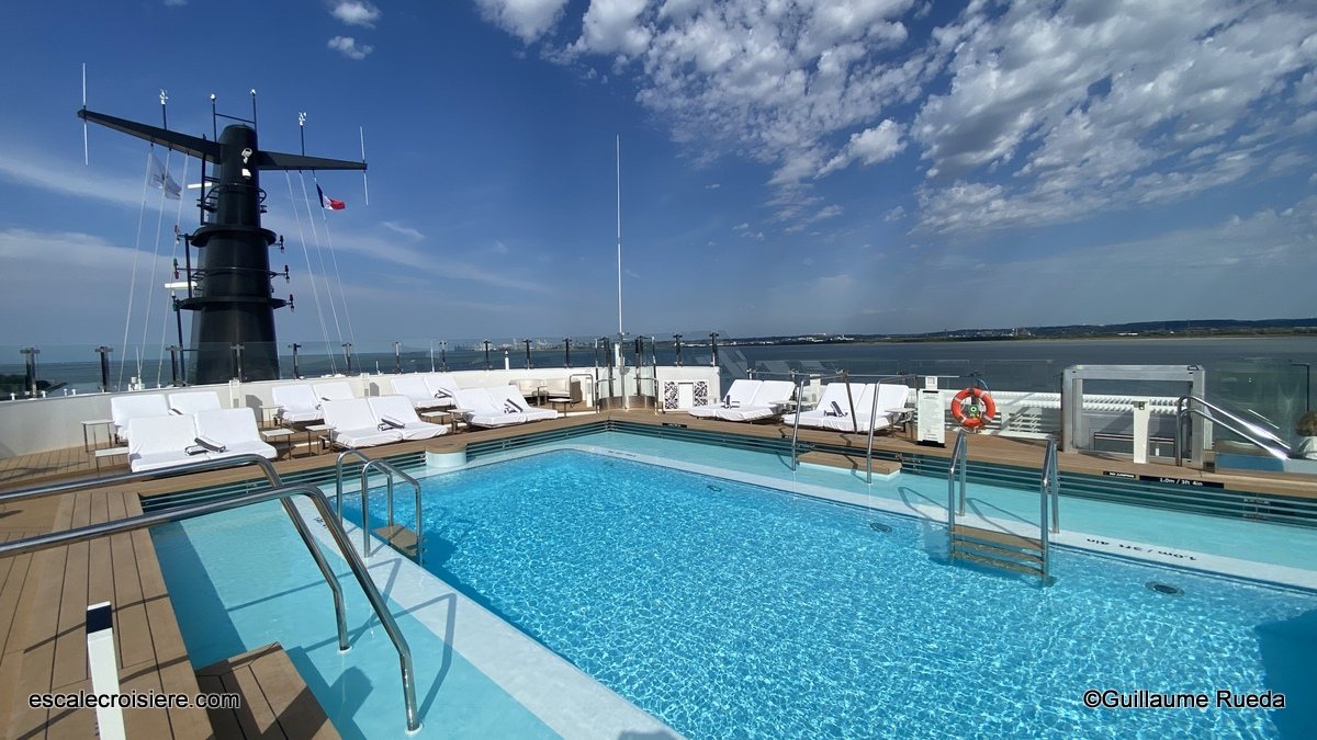 The Pool - Ilma - The Ritz-Carlton Yacht Collection
