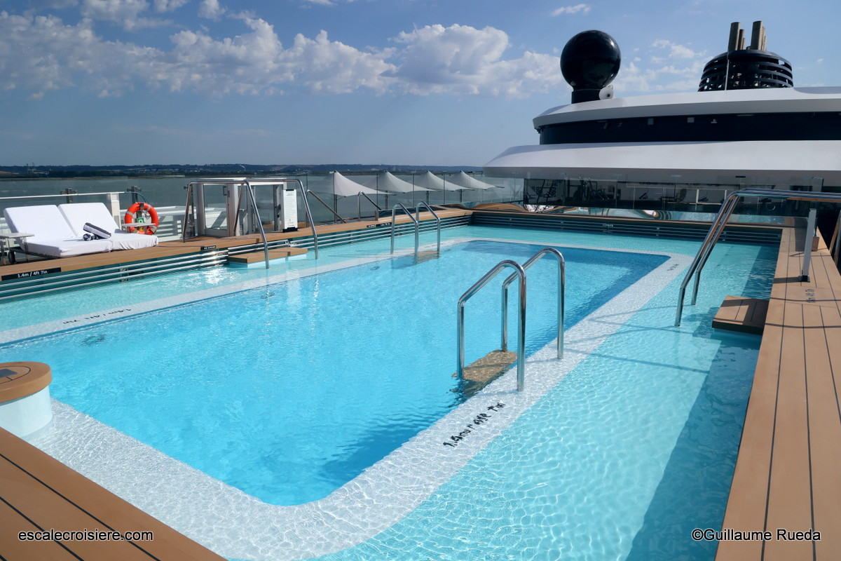 The Pool - Ilma - The Ritz-Carlton Yacht Collection