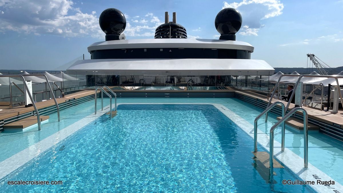 The Pool - Ilma - The Ritz-Carlton Yacht Collection