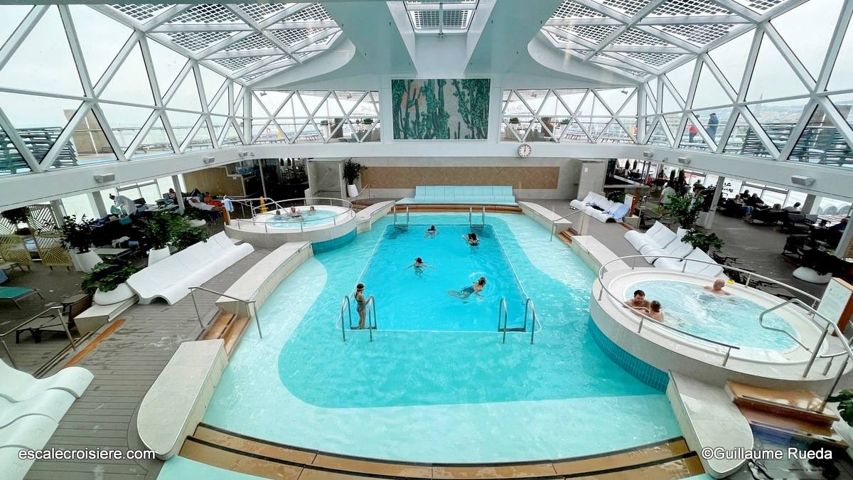 Piscine intérieure - Mein Schiff 7