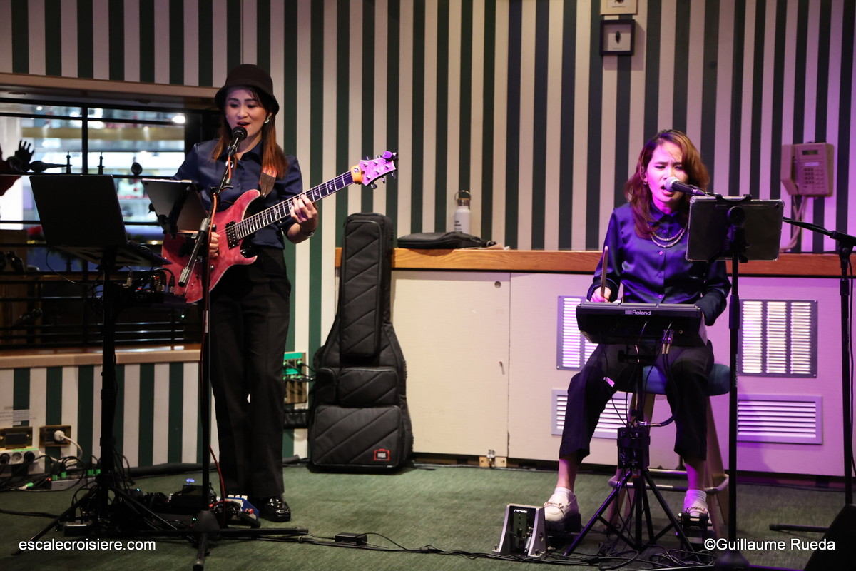 Duo Smiley - Celestyal Journey