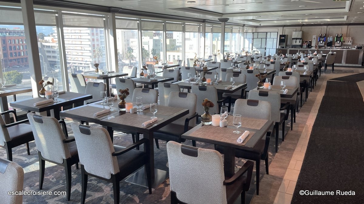 Buffet Widows Café - Azamara Jourey