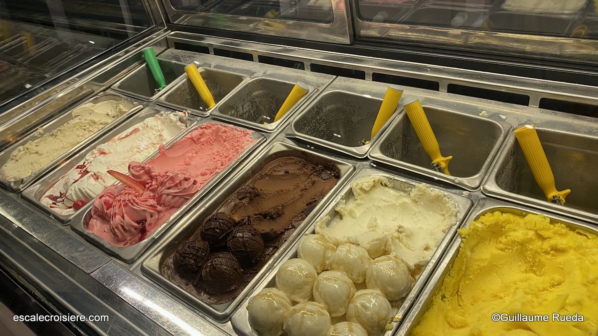 Buffet Widows Café - Azamara Jourey