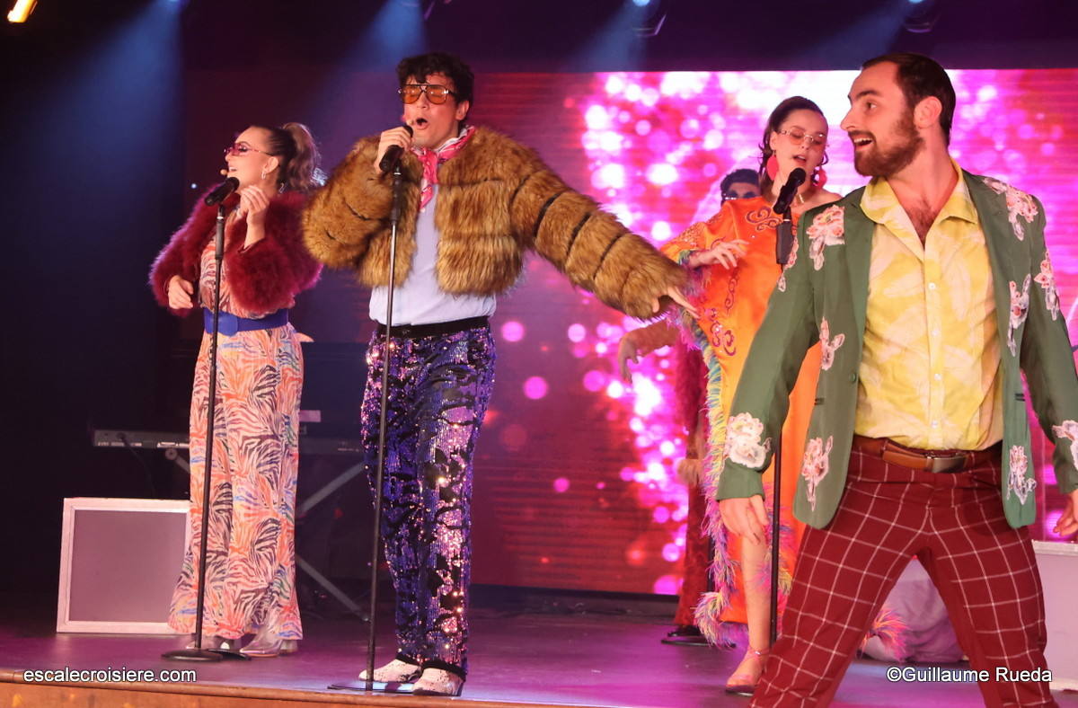 Cabaret Lounge - Azamara Journey