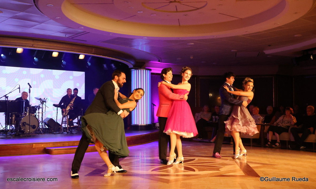 Cabaret Lounge - Azamara Journey