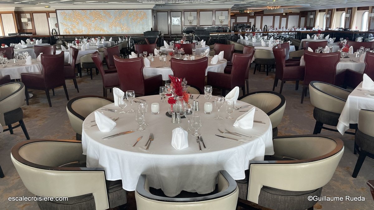 Discoveries restaurant - Azamara Journey