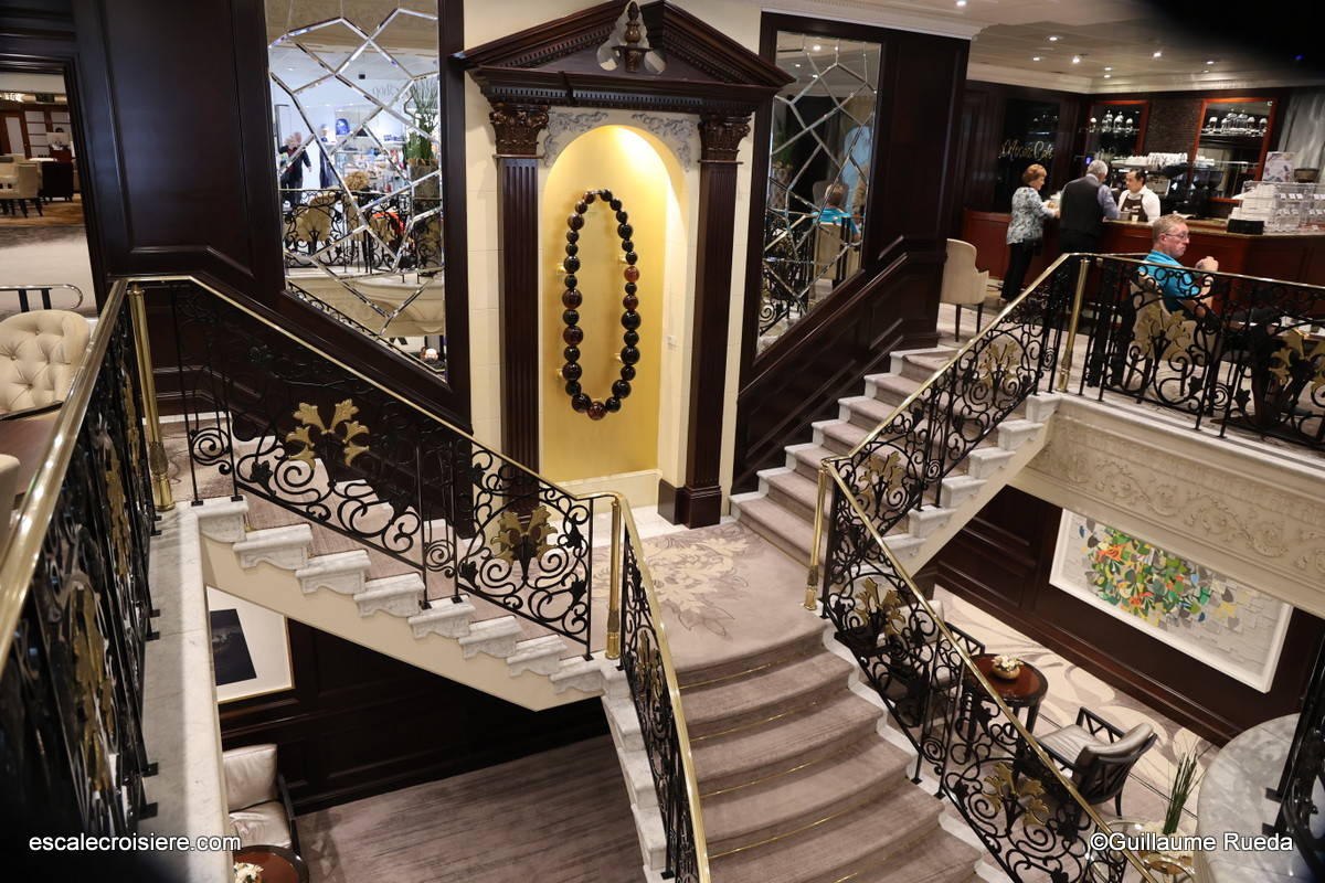 Grand escalier - Azamara Journey