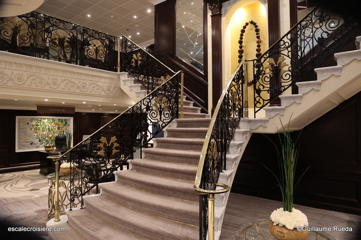 Grand escalier - Azamara Journey