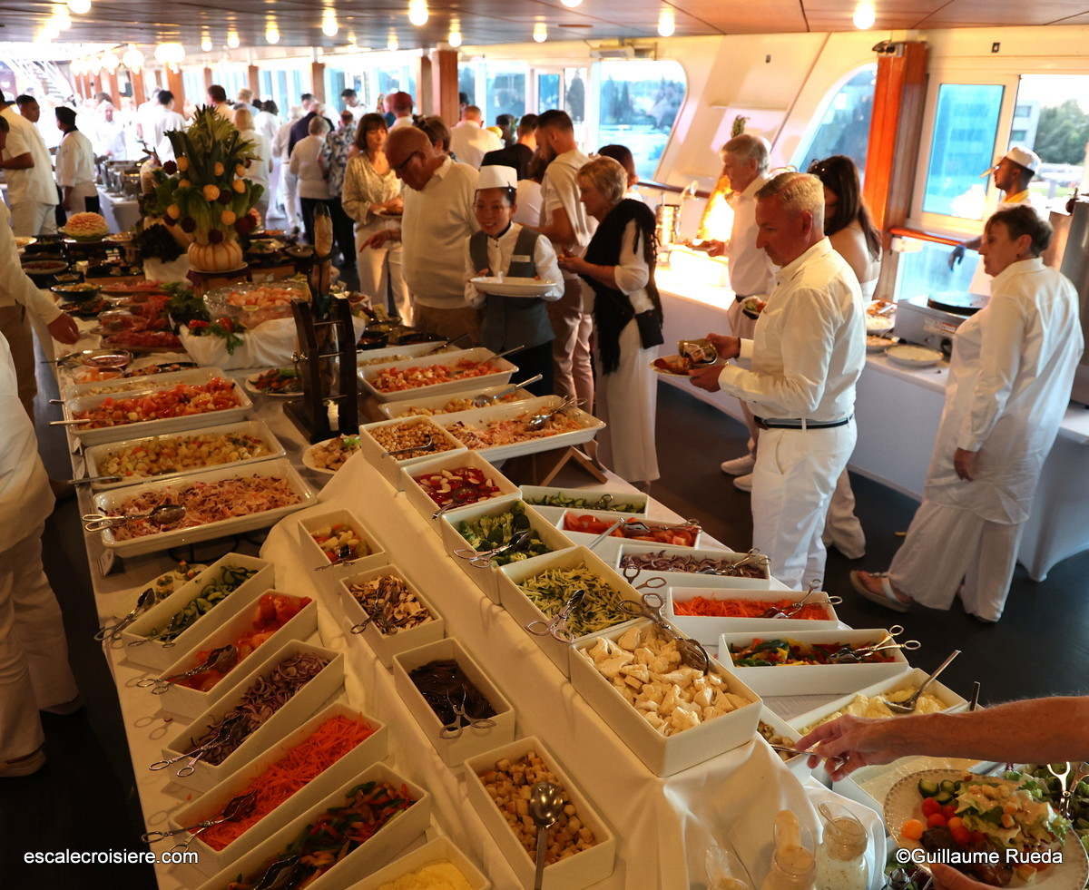 Soirée blanche Azamara Journey White Night Party