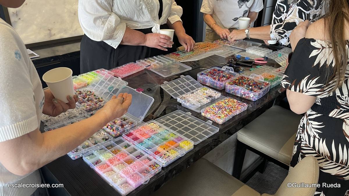 The Den - Activité perles -Azamara Journey